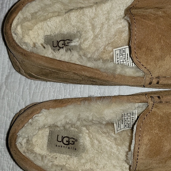 Mens UGG slippers, size 12, Great Condition! - Picture 2 of 4
